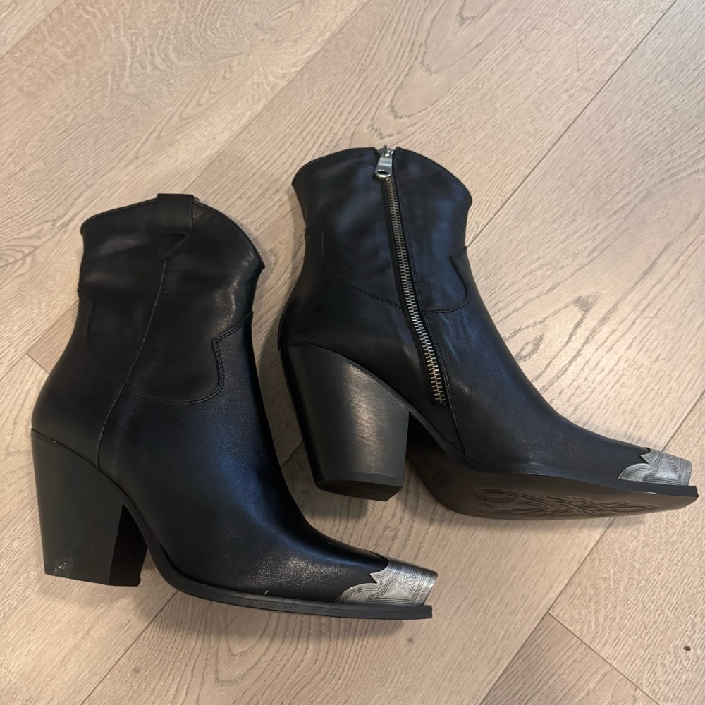 Free People Black Leather Ankle Boots— sz 39 - Picture 3 of 4